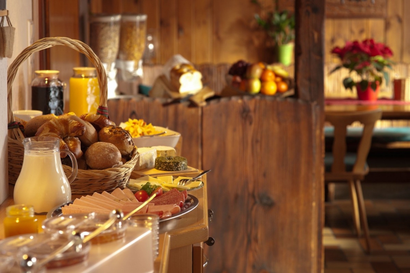 boulangerie-LE MUY-min_breakfast_buffet_food_restaurant_meal_hotel_plate_fresh-718745